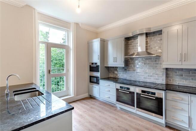 2 bed Flat for sale Image 4