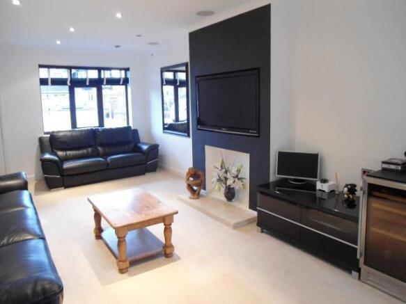 Living room 2.JPG