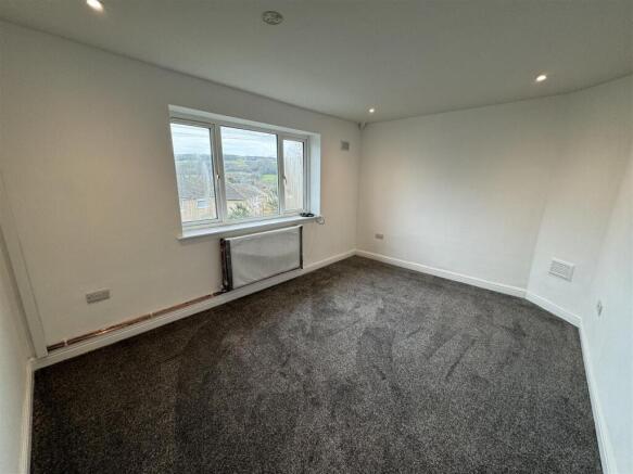 2 bed Apartment to rent Image 8