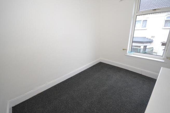 3 bed Terraced to rent Image 5