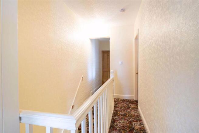 STAIRS FROM ENTRANCE HALL TO FIRST FLOOR LANDING