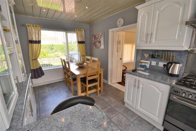 KITCHEN / DINER