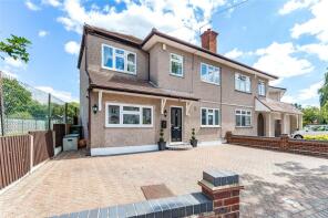 62, Lynwood Drive, Romford RM5 2QX
