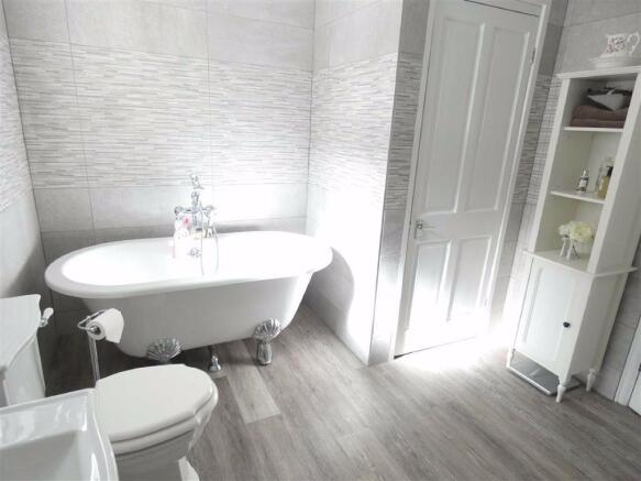 MODERN BATHROOM