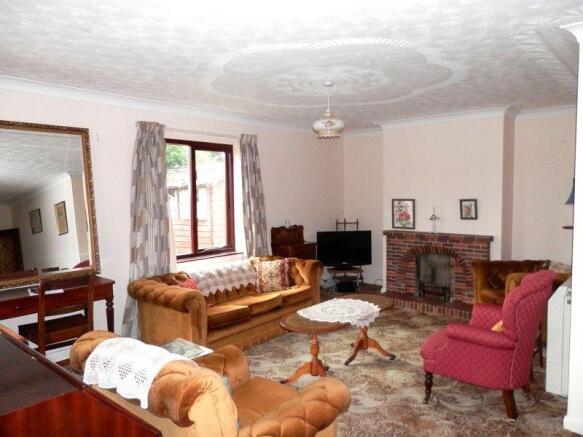 Sitting Room / Dining Room