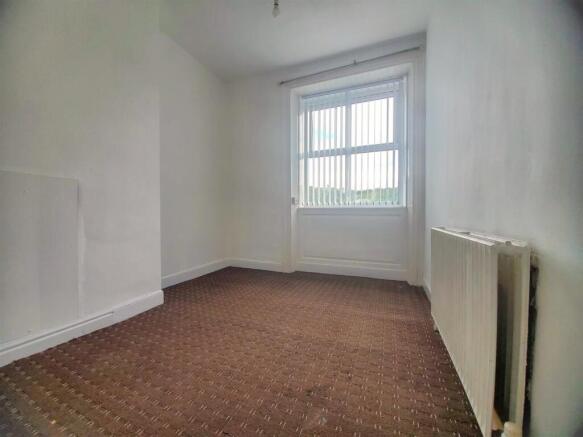 3 bed Terraced to rent Image 9
