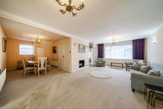 Wren Crescent, Bushey, WD23 photo 4