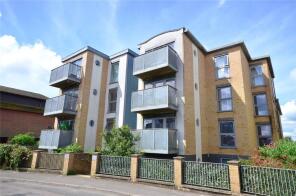 Flat 7, Queens Court, Queens Road, East Grinstead RH19 1BG