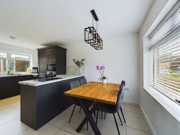 KITCHEN/ DINING ROOM