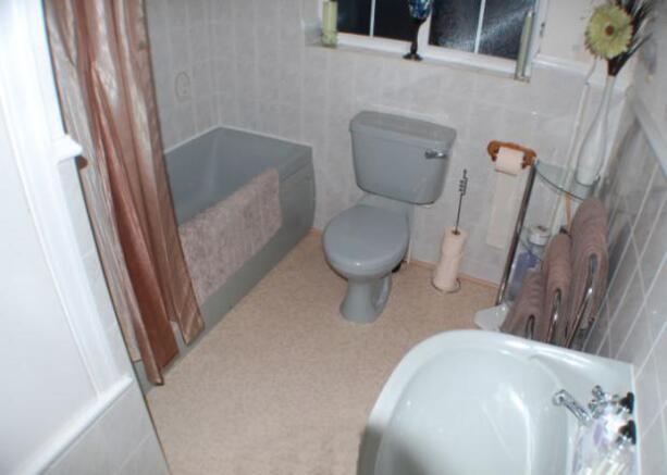 FAMILY BATHROOM