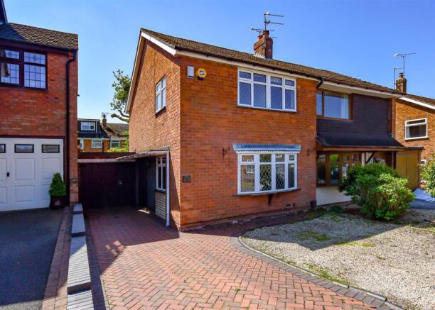 3-bed semi-detached on 12 Calvin Close, Wombourne, Wolverhampton, South Staffordshire, £260,000