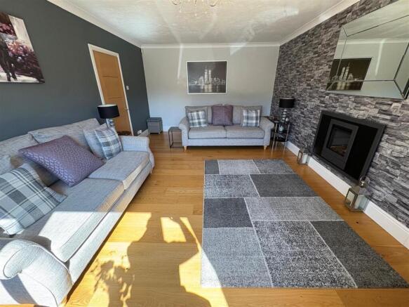 4 bed Detached for sale Image 6