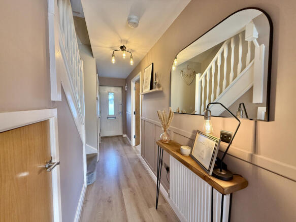 4 bed Semi-Detached for sale Image 4