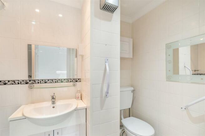 8561416-interior12.jpg