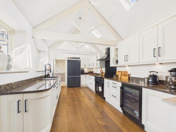 4 bed Detached for sale Image 5