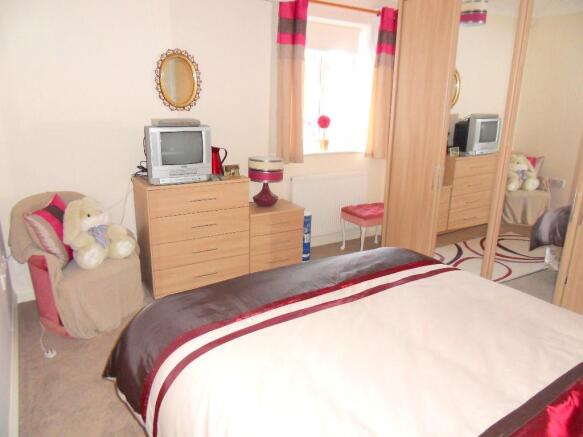 BEDROOM 2