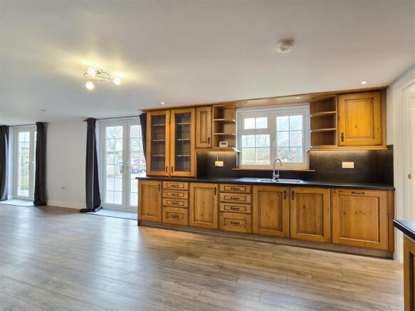 Kitchen 1.jpg