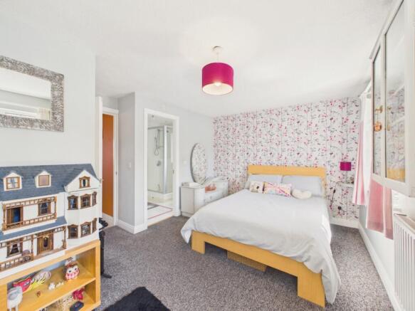 3 bed Semi-Detached for sale Image 9