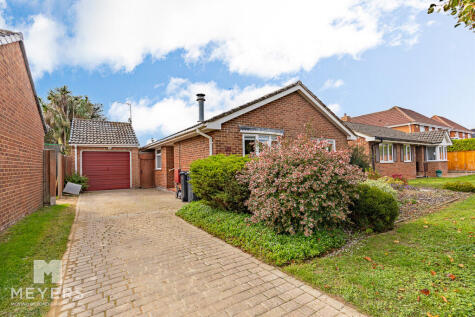 Chesildene Avenue, Bournemouth, BH8 0EZ