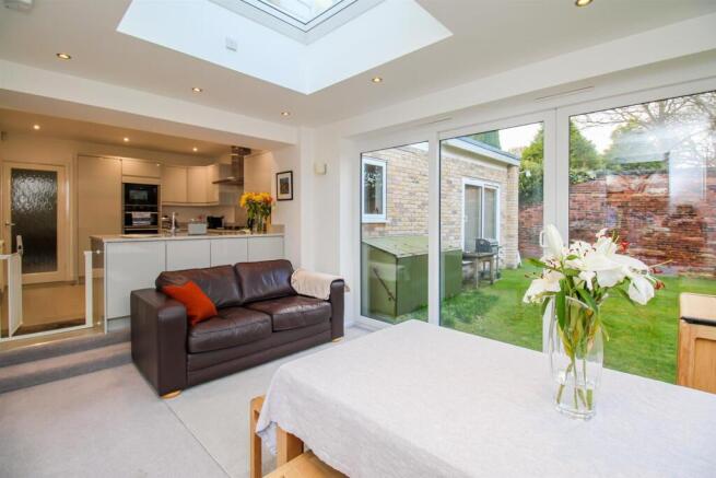 5 bed Detached for sale Image 5
