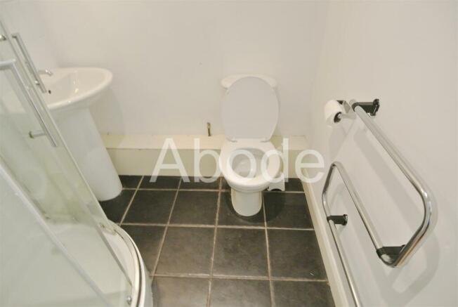 3 bed Flat to rent Image 6
