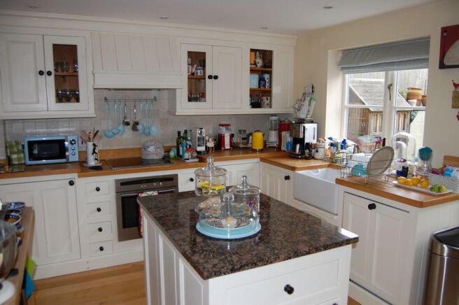 KITCHEN/DINING ROOM