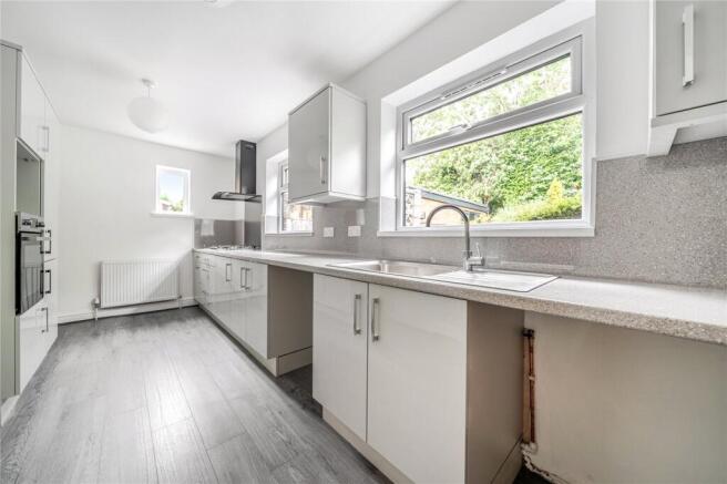 5 bed Detached for sale Image 11