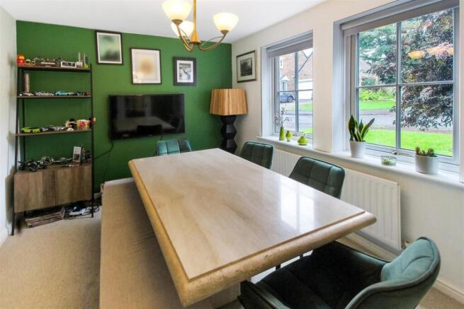 4 bed Detached for sale Image 7