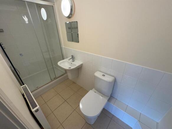 2 bed Apartment to rent Image 7