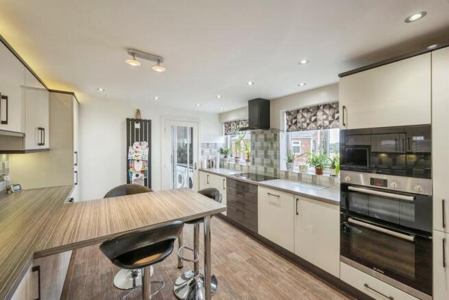 4 bed Detached for sale Image 10