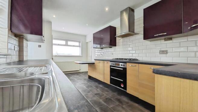 3 bed Semi-Detached to rent Image 4
