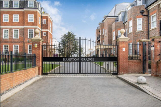 2 bed flat to rent Matha Court, London BR1