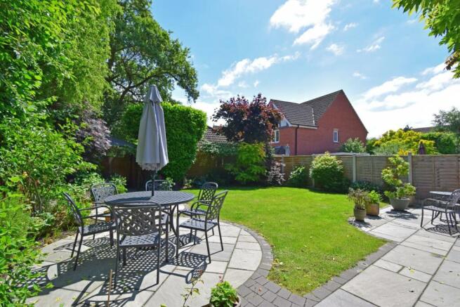 32 Pear Tree Way, garden b.jpg