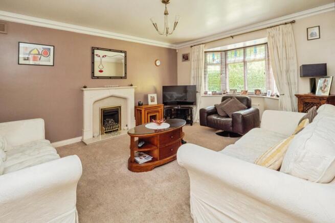 4 bed Detached for sale Image 11