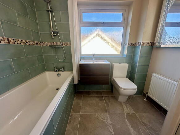 4 bed Detached to rent Image 10