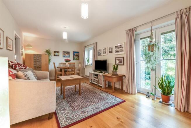 Sitting/Dining Room