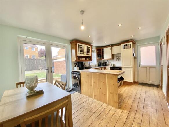 3 bed Semi-Detached for sale Image 5