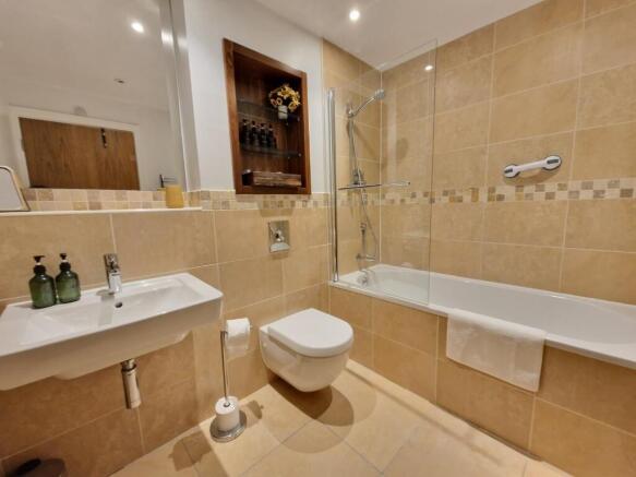 1 bed Apartment to rent Image 4