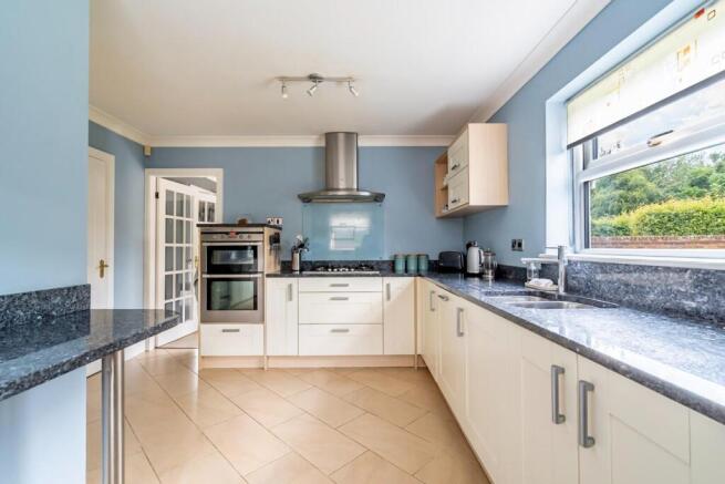 4 bed Detached for sale Image 4