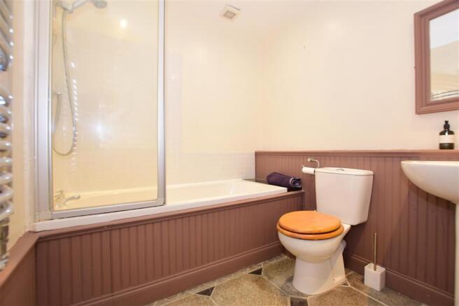 En-Suite Bathroom