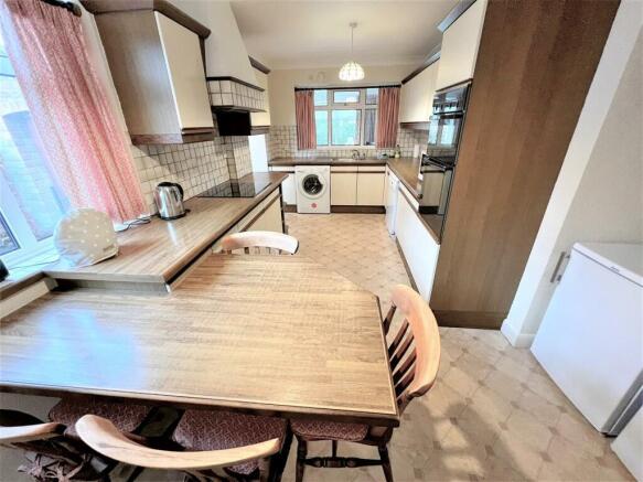 KITCHEN/BREAKFAST ROOM