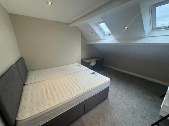 1 bed House Share to rent Image 9