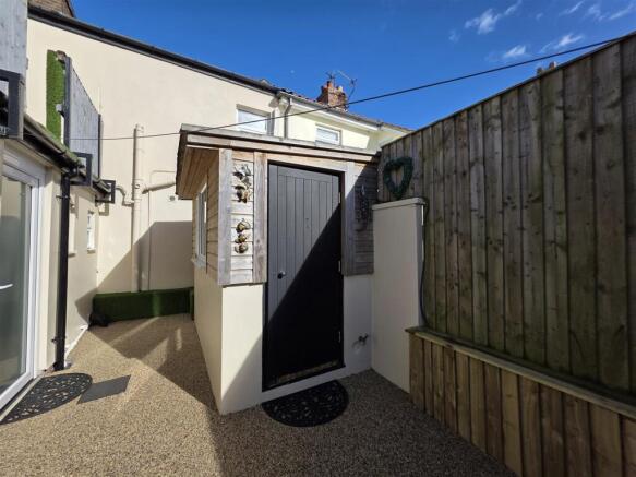 6 bed Semi-Detached for sale Image 10