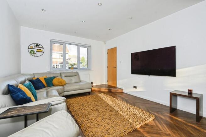 4 bed Detached for sale Image 4