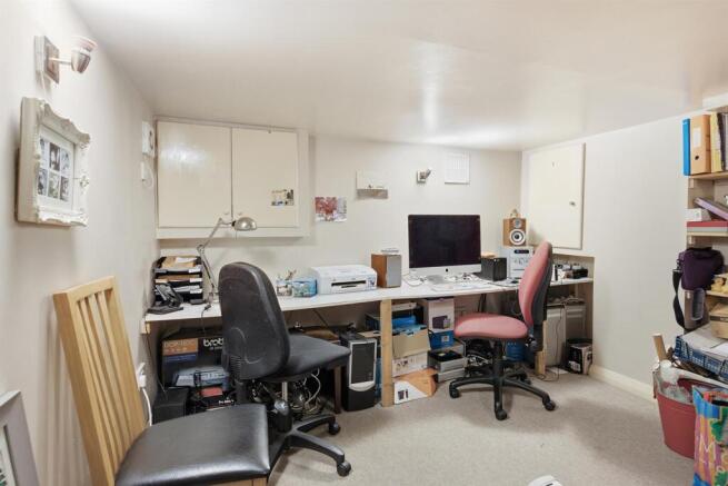 3 bed Terraced for sale Image 10