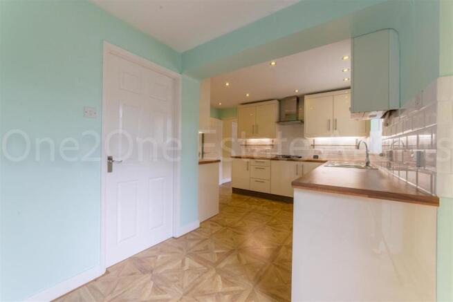 14 Gifford Close-17.jpg