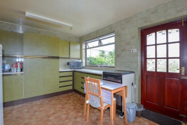 Kitchen 1.jpg
