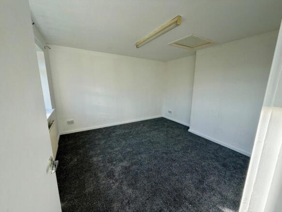 Willow Court, Newbridge, Newport, NP11 5LW photo 4