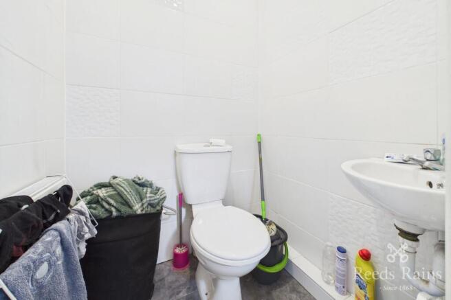 3 bed Semi-Detached to rent Image 5