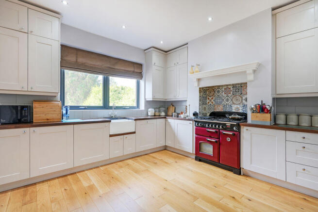 5 bed Semi-Detached for sale Image 8